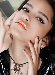 Nude Liron
